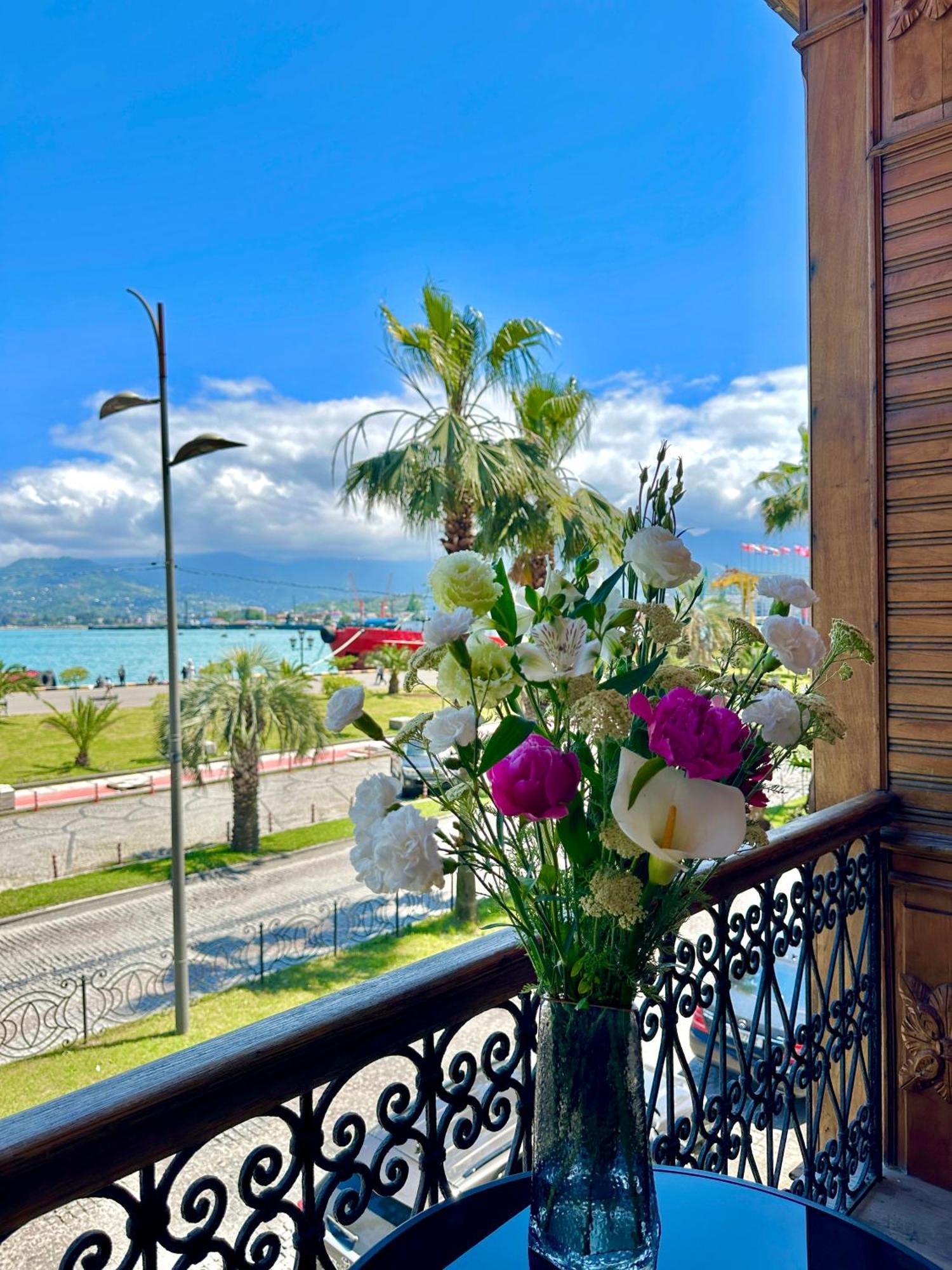 Emerald Hotel Batumi Exteriör bild