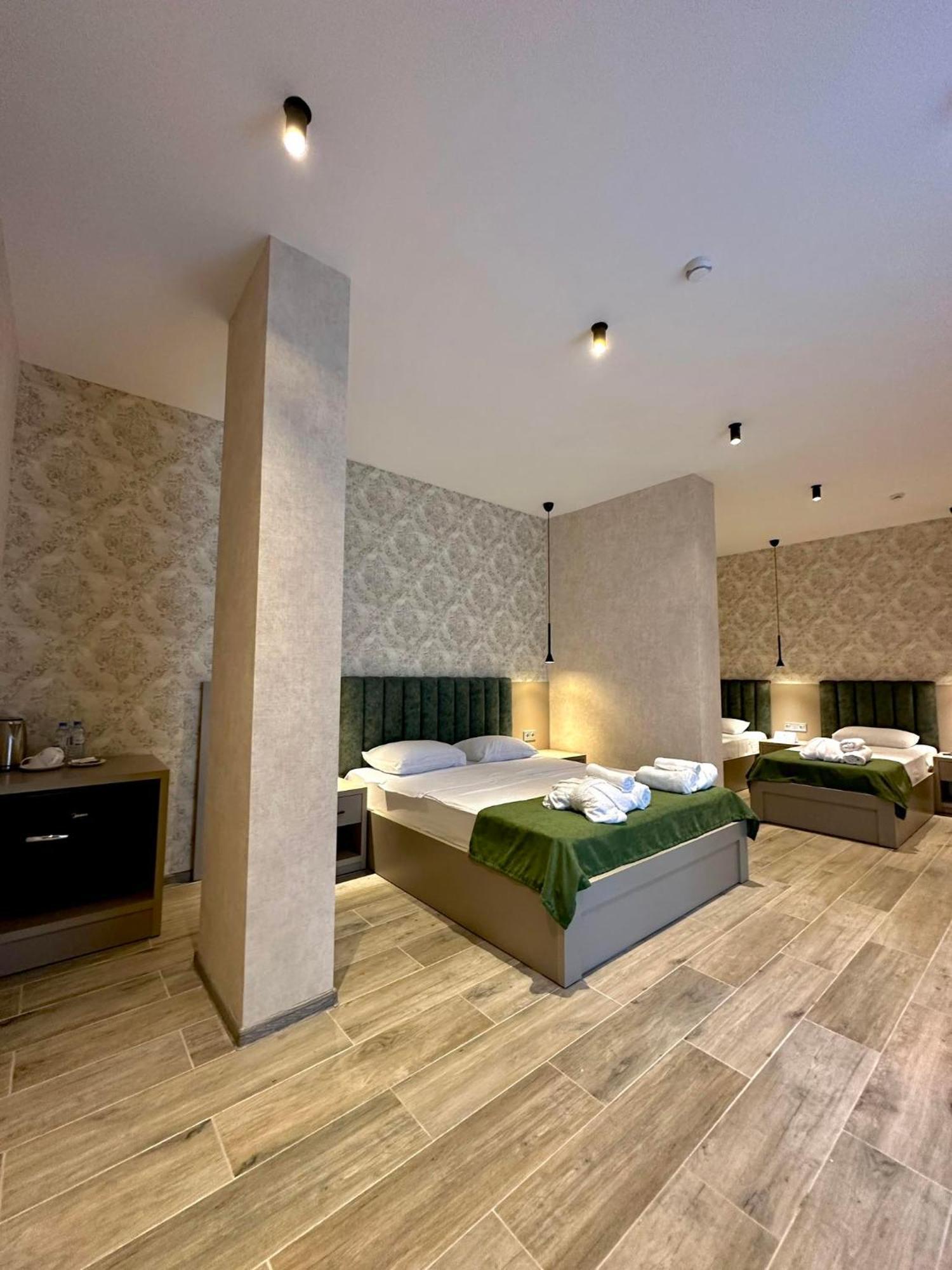 Emerald Hotel Batumi Exteriör bild