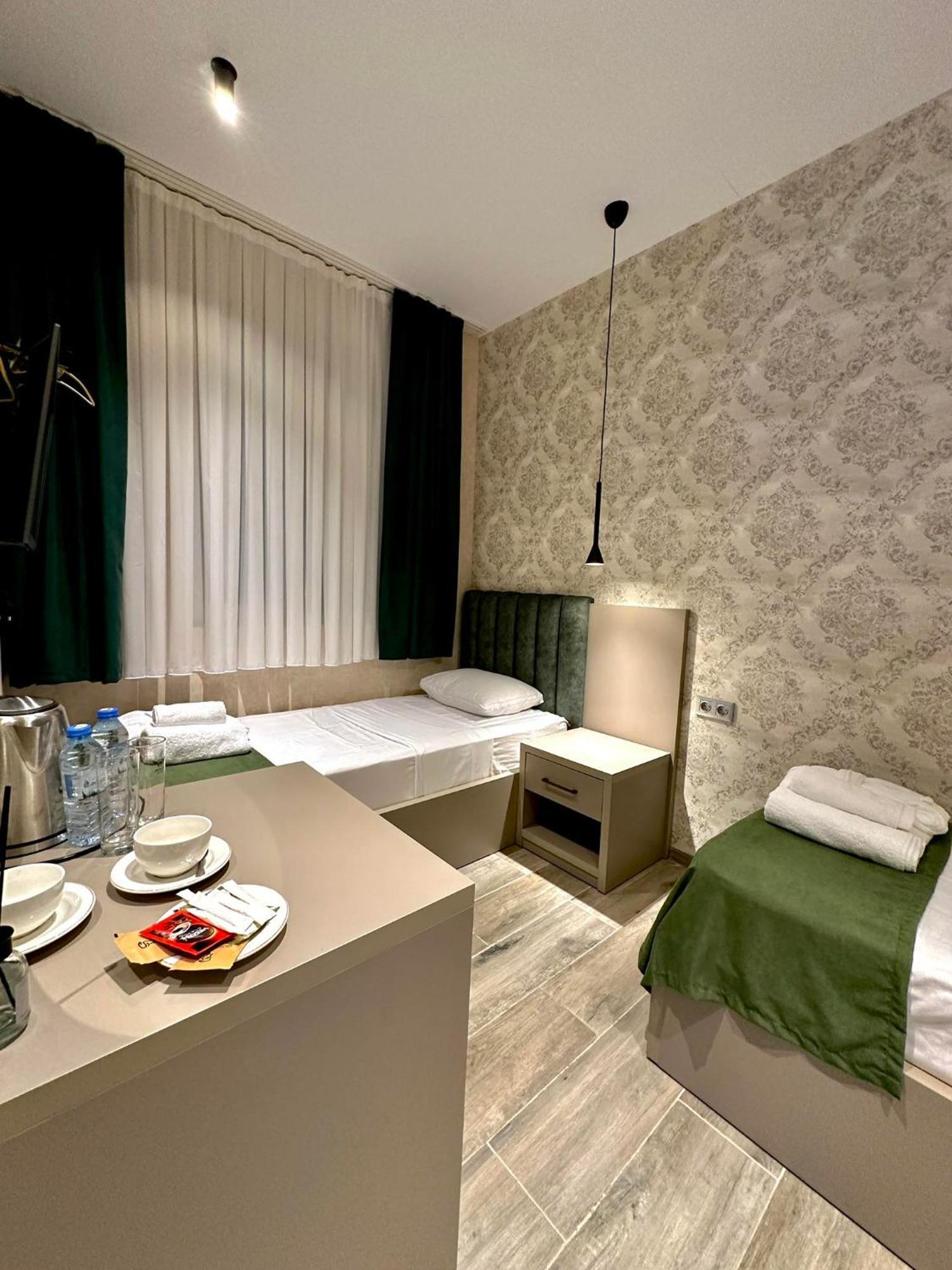 Emerald Hotel Batumi Exteriör bild