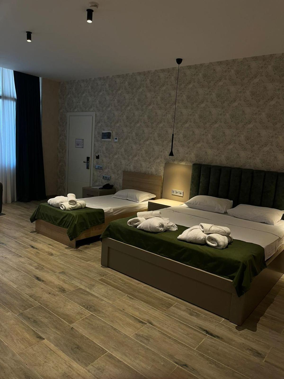 Emerald Hotel Batumi Exteriör bild